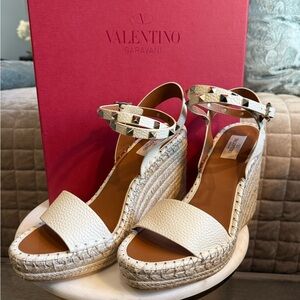 ✨NEW✨ Valentino Garavani
Women's Rockstud Double Espadrille Wedge. Sz: 41